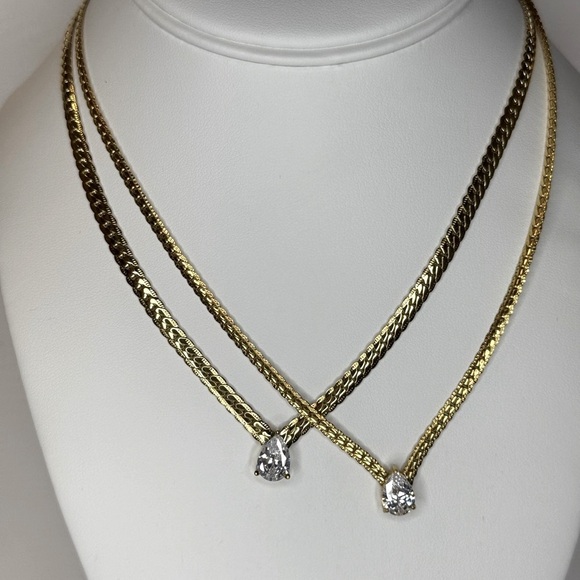 Elegant Gold Necklace with Cubic Zirconia Pendant - Picture 1 of 4
